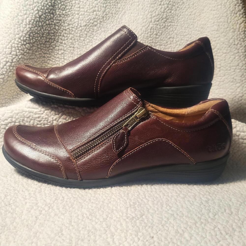 Taos Women's Character Casual Shoe Zip Closure Brown Leather - Size 9.5